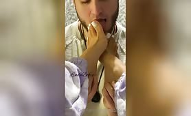 Lindabooxo worship and eat my toes one by one