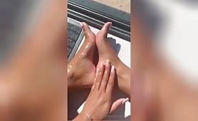 Footprincessx_x A nice baby oil and sun bath for those gorgeous foot princess feet