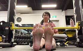 Teddysucc - My wrinkly soles scrunching at the gym voyeur caught gym edition